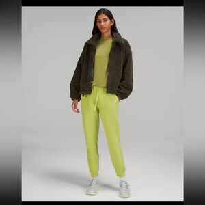 Lululemon Scuba High-Rise Jogger
Wasabi Good Preloved Condition